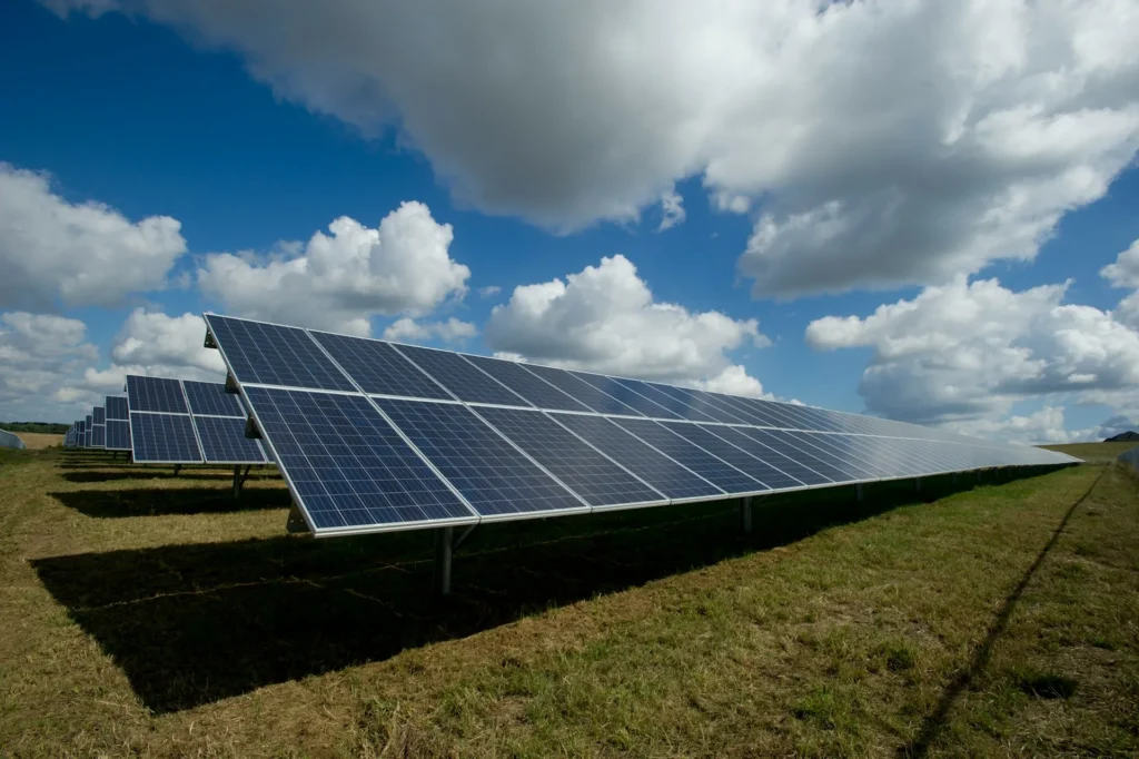 Exploring The Advantages Of Ground-Mounted Solar Panel Systems | Hans Energy Systems