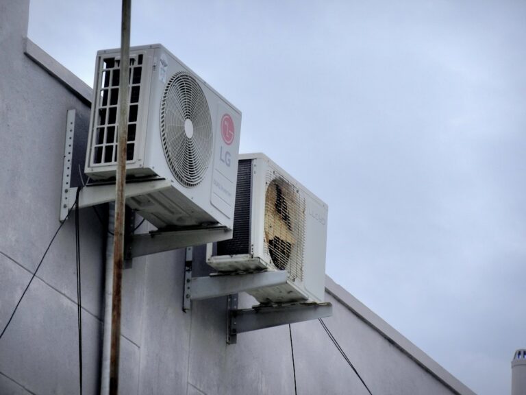 high efficiency air conditioner installed in a modern San Diego home - how high efficiency air conditioners save energy